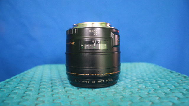Lensa Canon 85mm F1.8